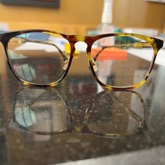 Victoria Beckham Tortoise Glasses - Picture 2 of 7